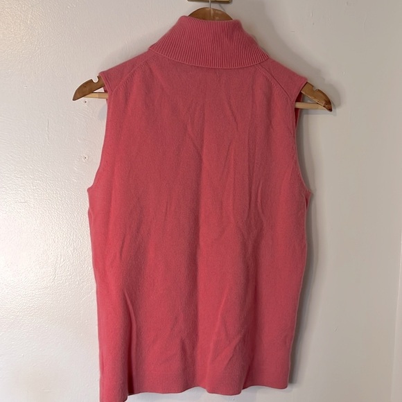 Dana Buchman 100% Cashmere Pink Turtleneck Sleeveless Top w/ Flower Brooch Sz XS - Picture 7 of 7